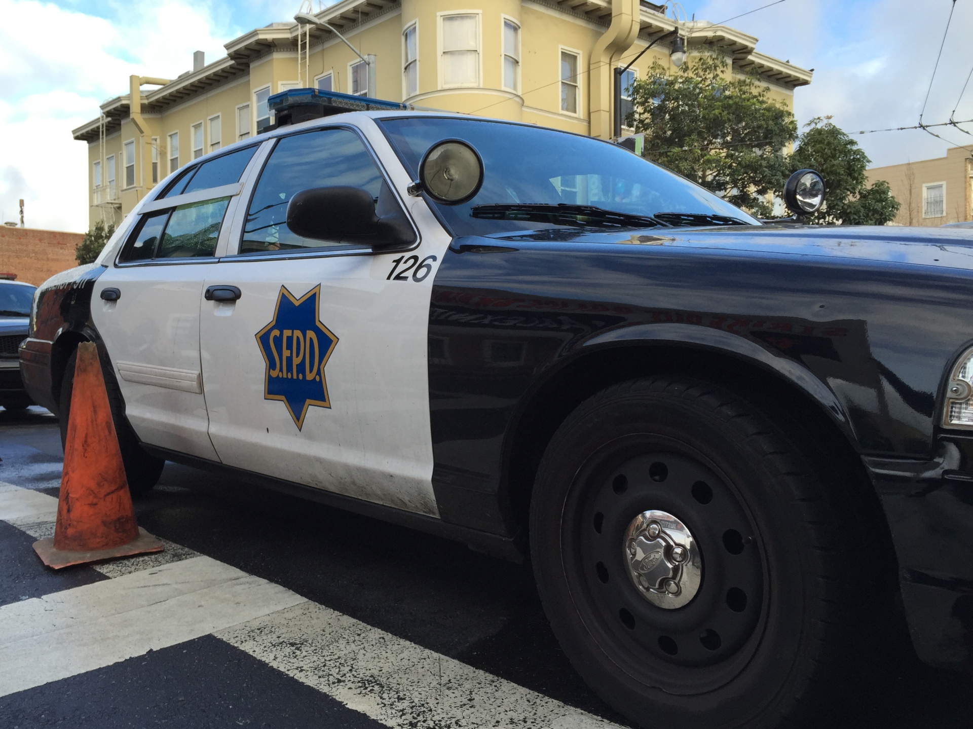 A complaint filed March 25 alleges a San Francisco Police Department officer violated city law through improperly participating in an FBI investigation.
