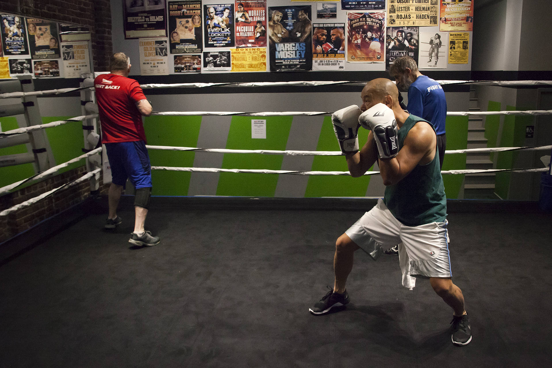 Скидбокс обучение. Штанга в футболе и бокс. Box to Box позиция в футболе это. Logo Rocksteady Boxing Video. Rock steady Crew doze.