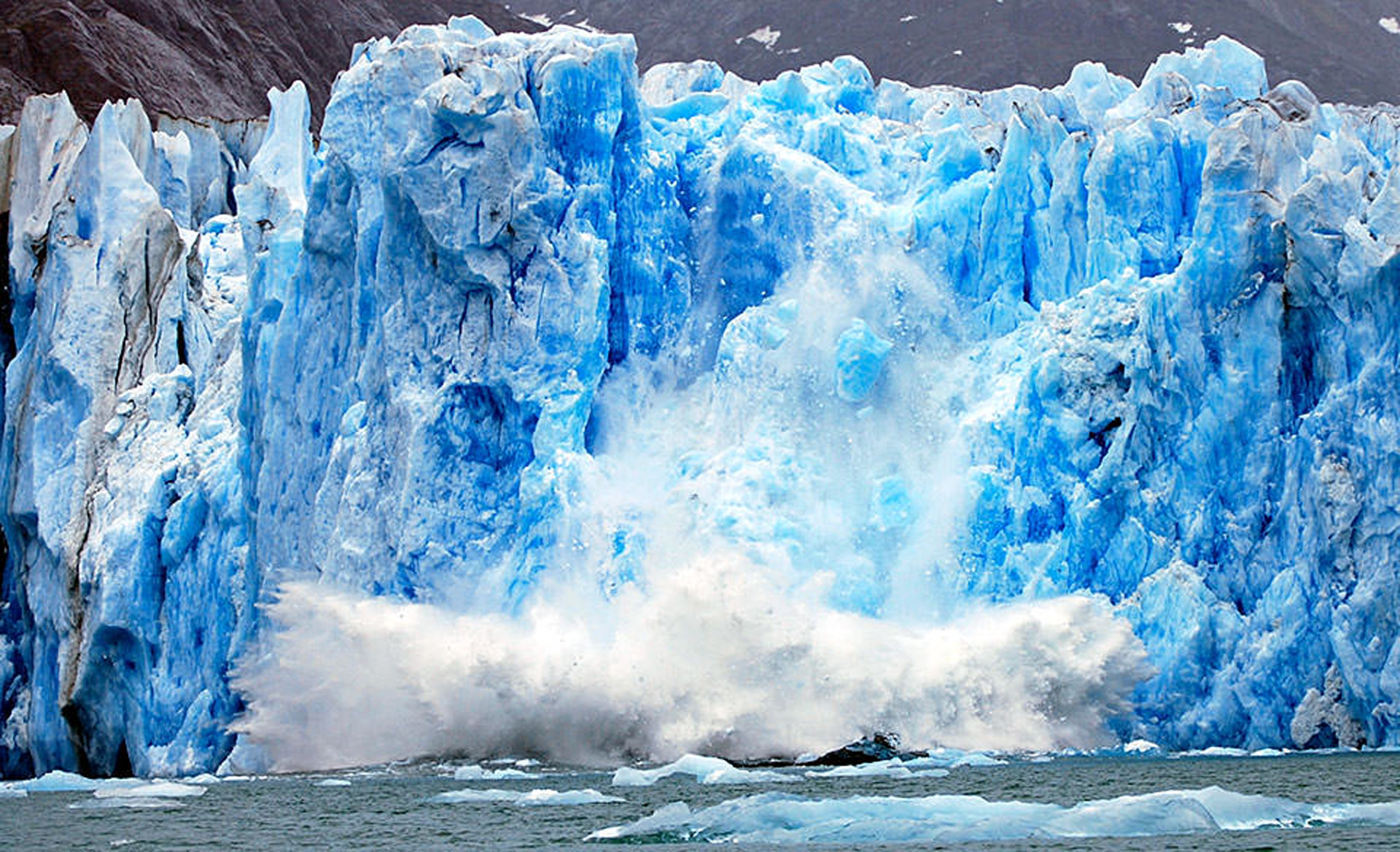 Огромные массы воды. Таяние ледников. Таяние ледников мирового океана. Таяние ледников глобальное потепление. Таяние ледников Антарктиды 1979-2020.