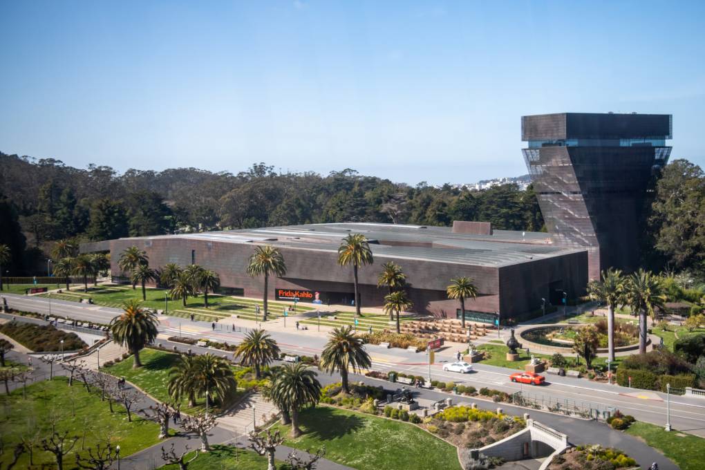An image of the De Young museum from above during the afternoon.