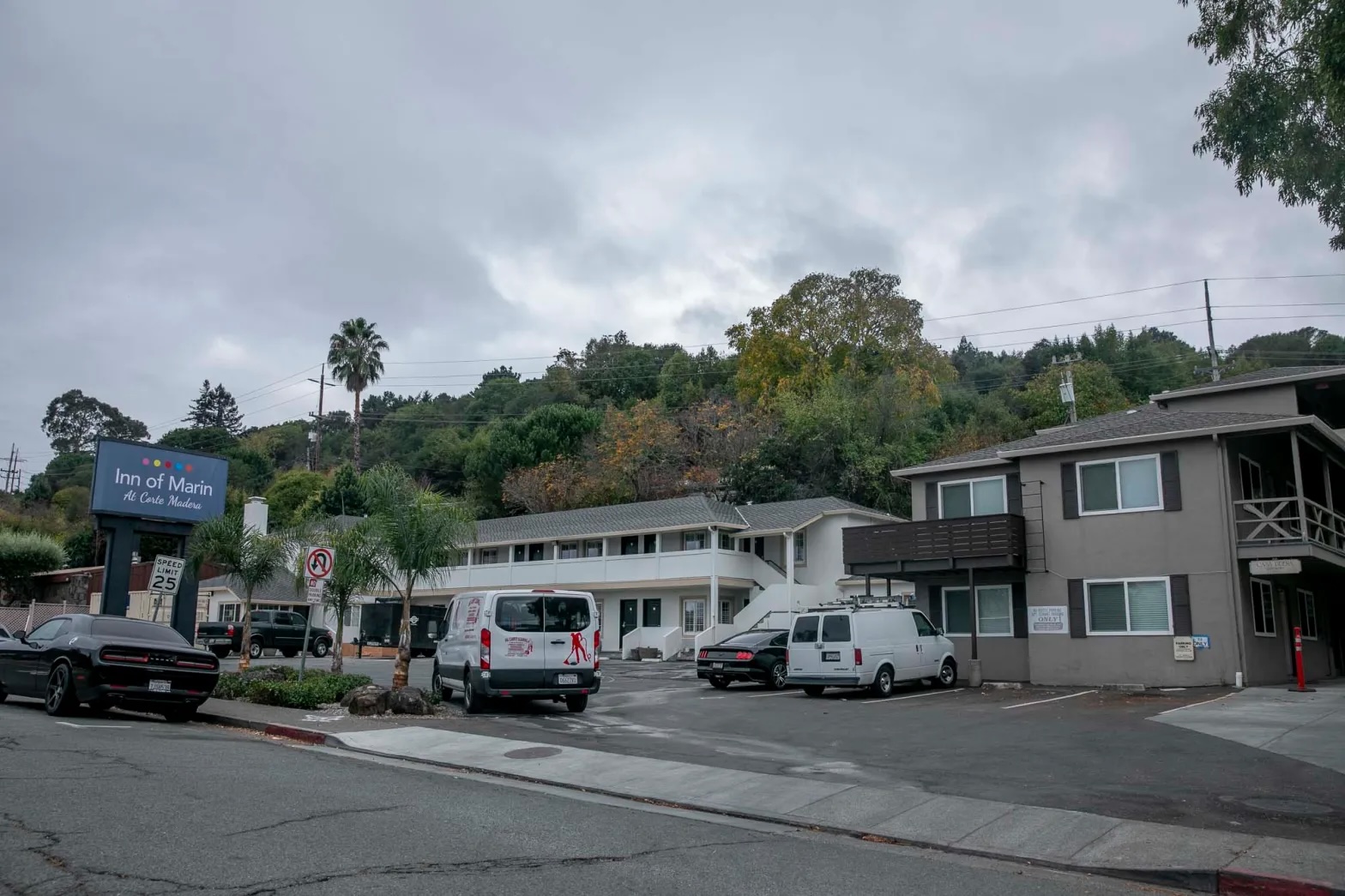 A view of a motel from the street.