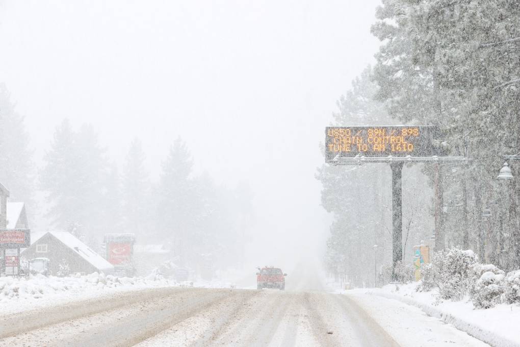 Snow blanked South Lake Tahoe in California, United States on November 8, 2022 as Winter Storm warning in effect for Lake Tahoe and Nevada mountains. (Photo by Tayfun Coskun/Anadolu Agency via Getty Images) Tayfun Coskun/Anadolu Agency via Getty Images