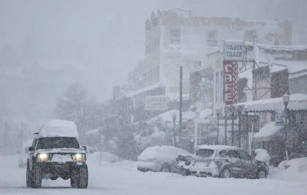 Sierra Nevada Braces for More Snow After Blizzard Shuts Interstate, Closes Ski Resorts | KQED