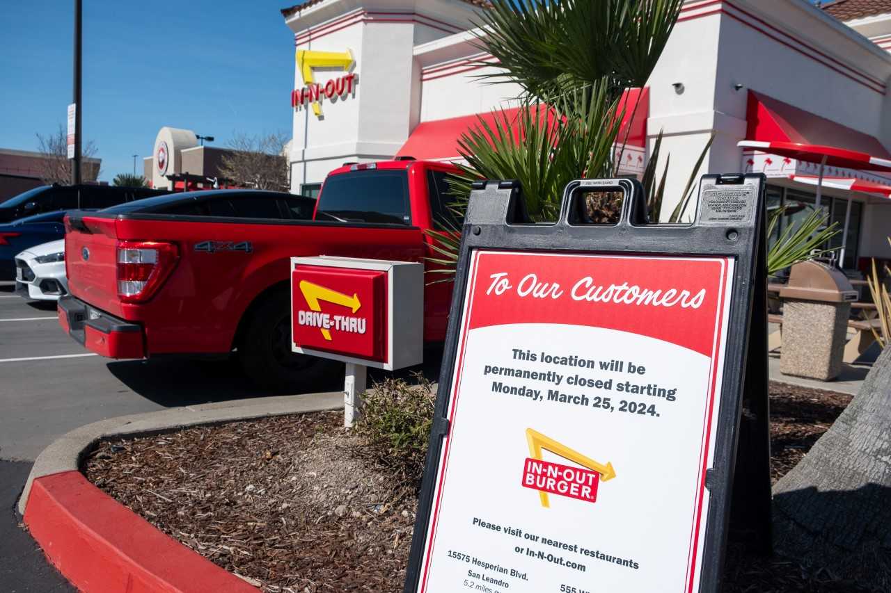 a sign outside an In n' Out restaurant says it's closing