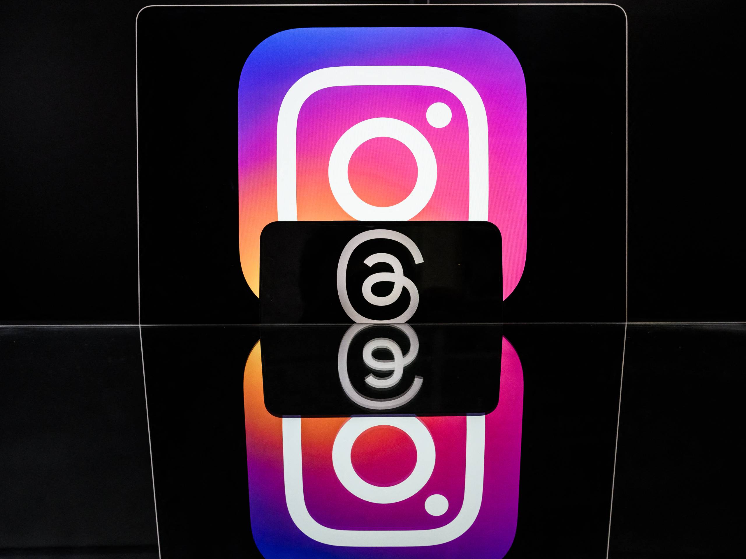 An illustration showing the Instagram (top) and Threads (bottom) logos.