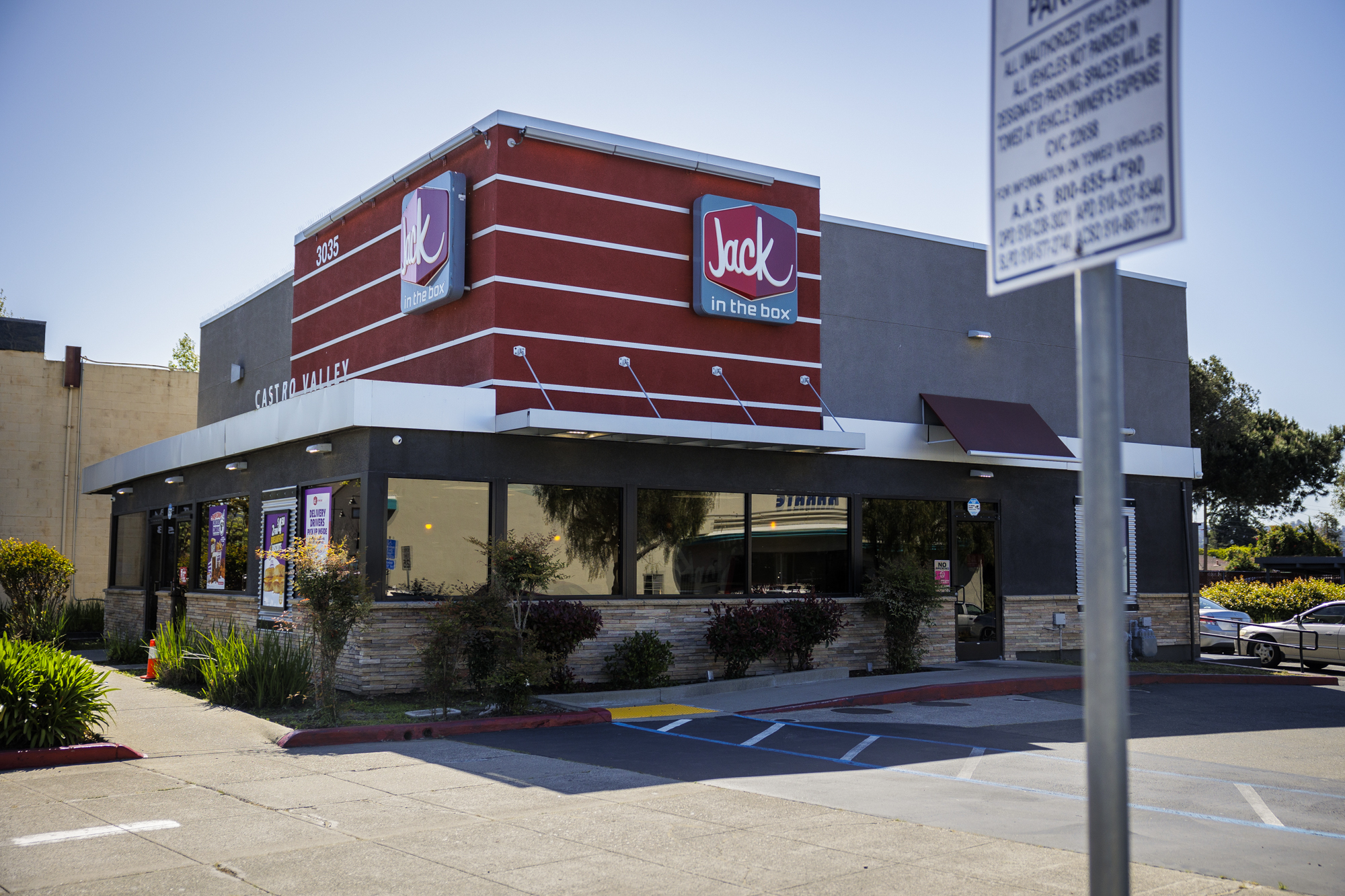 An outside view of a Jack in the Box restaurant.