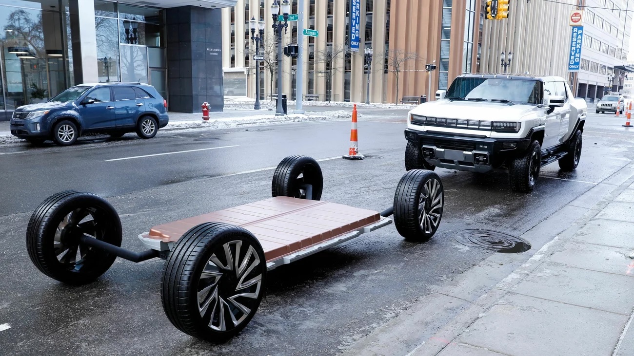 A platform with four wheels sits parked on the side of the road.