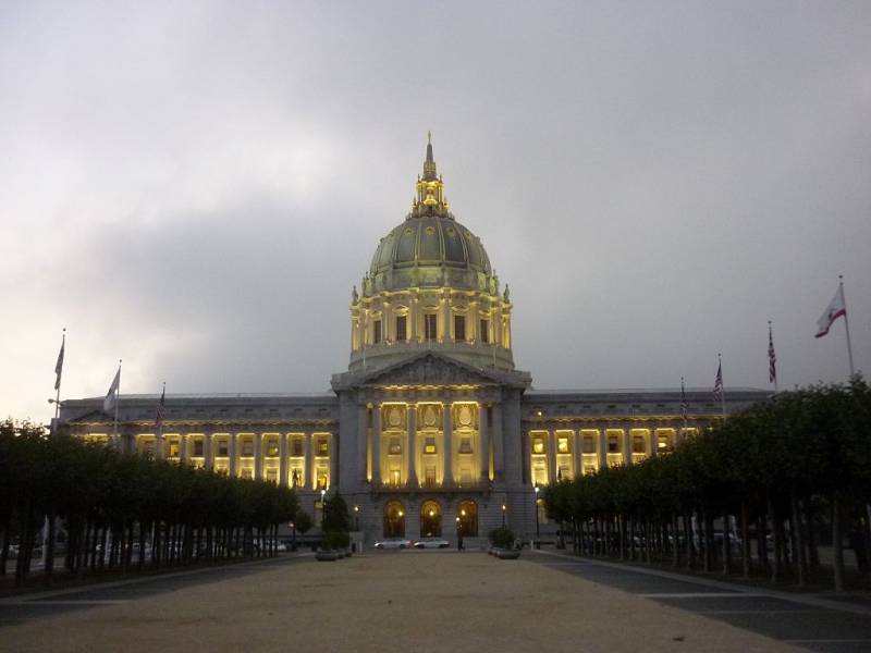 A shot of San Francisco City Hall lit up in the evening.