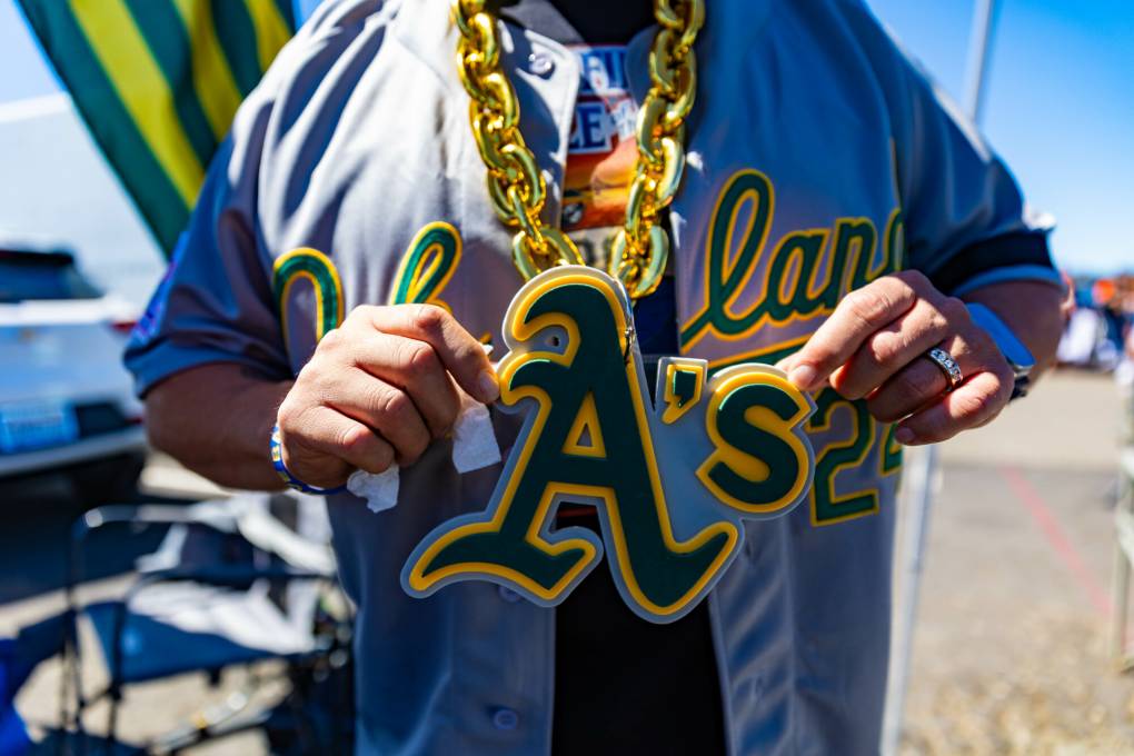 Giants and A’s fans meet for one final battle in the bay