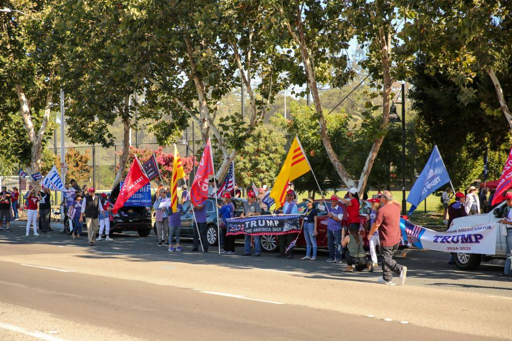Bay Area Trump Supporters Rally Ahead of His Arrival in the Democratic ...