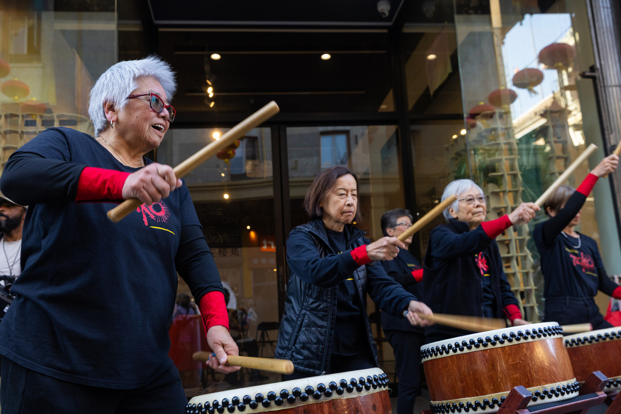 Kotobuki Taiko Performing