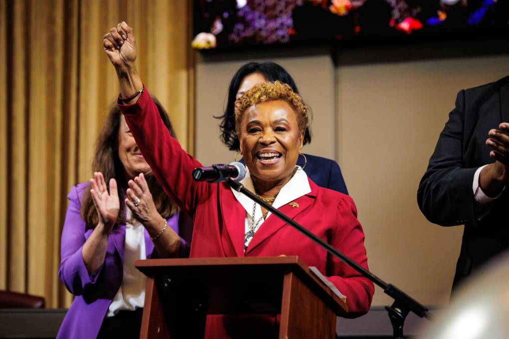 Barbara Lee, jurada uma vez que prefeito de Oakland, diz ‘hoje marca uma novidade era’
