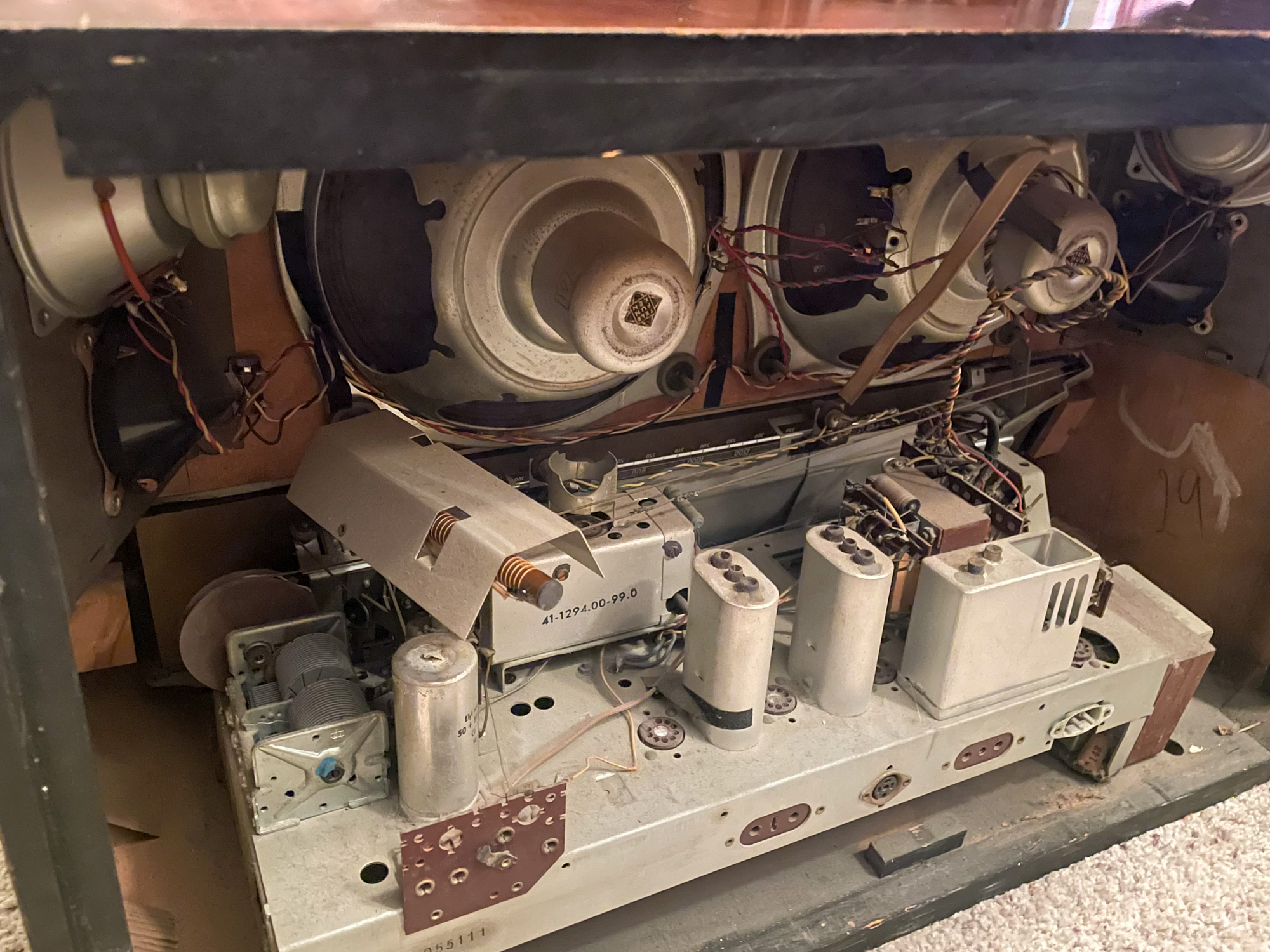 How a 1957 Vintage Radio Rekindled a Daughter’s Bond With Her Dad 4 The insides of a 1957 radio feature dust covered speakers above a dust covered chassis of other radio parts.