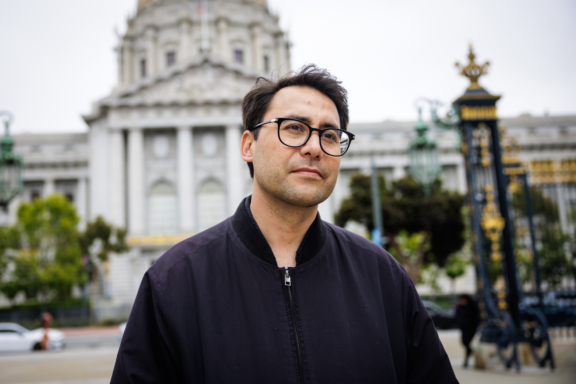 Ele diz que a assistência jurídica luta contra a pobreza em SF. Agora ele está começando uma greve de miséria.