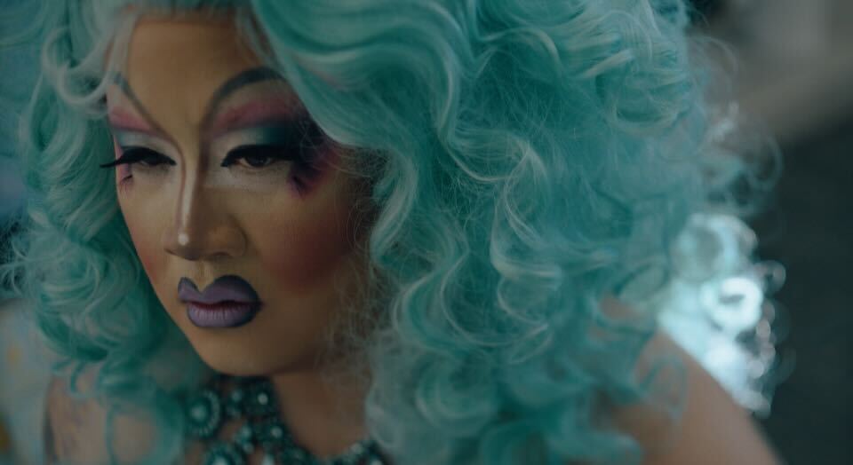 Sua hora da história de drag foi interrompida pelos orgulhosos garotos. Ninguém foi responsabilizado.