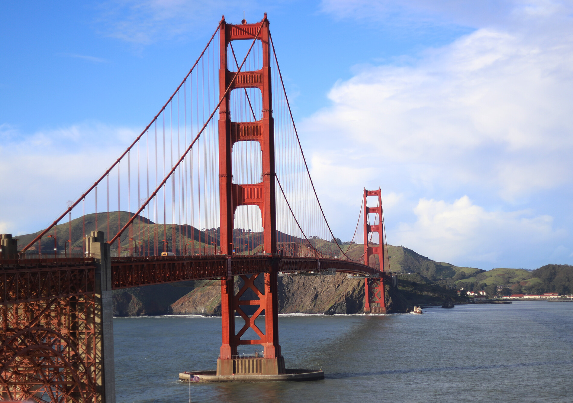 O Golden Gate Bridge District pretende deixar Dei, temendo a perda de fundos federais