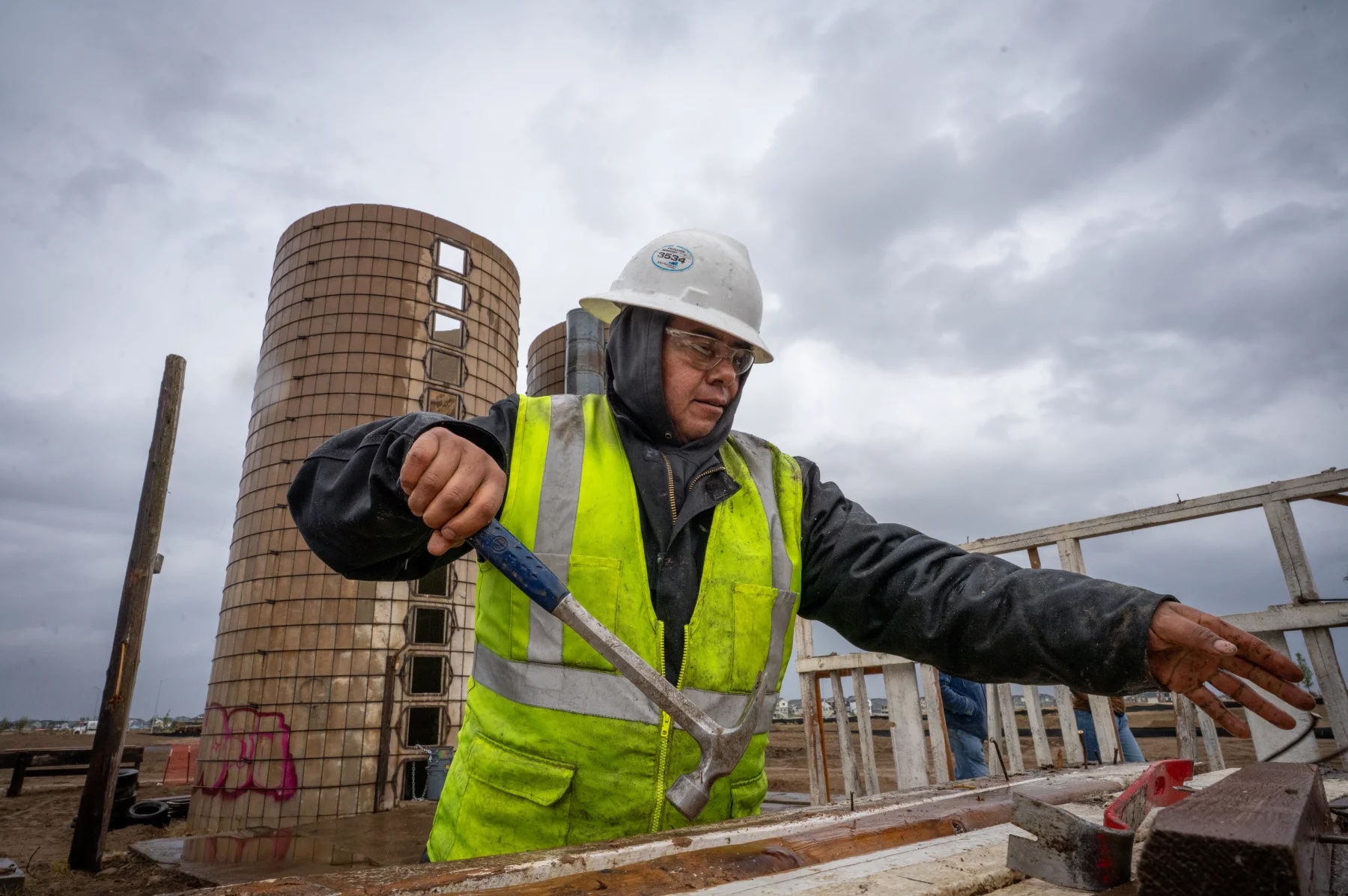 Por que desmontar edifícios peça por peça é uma solução climática