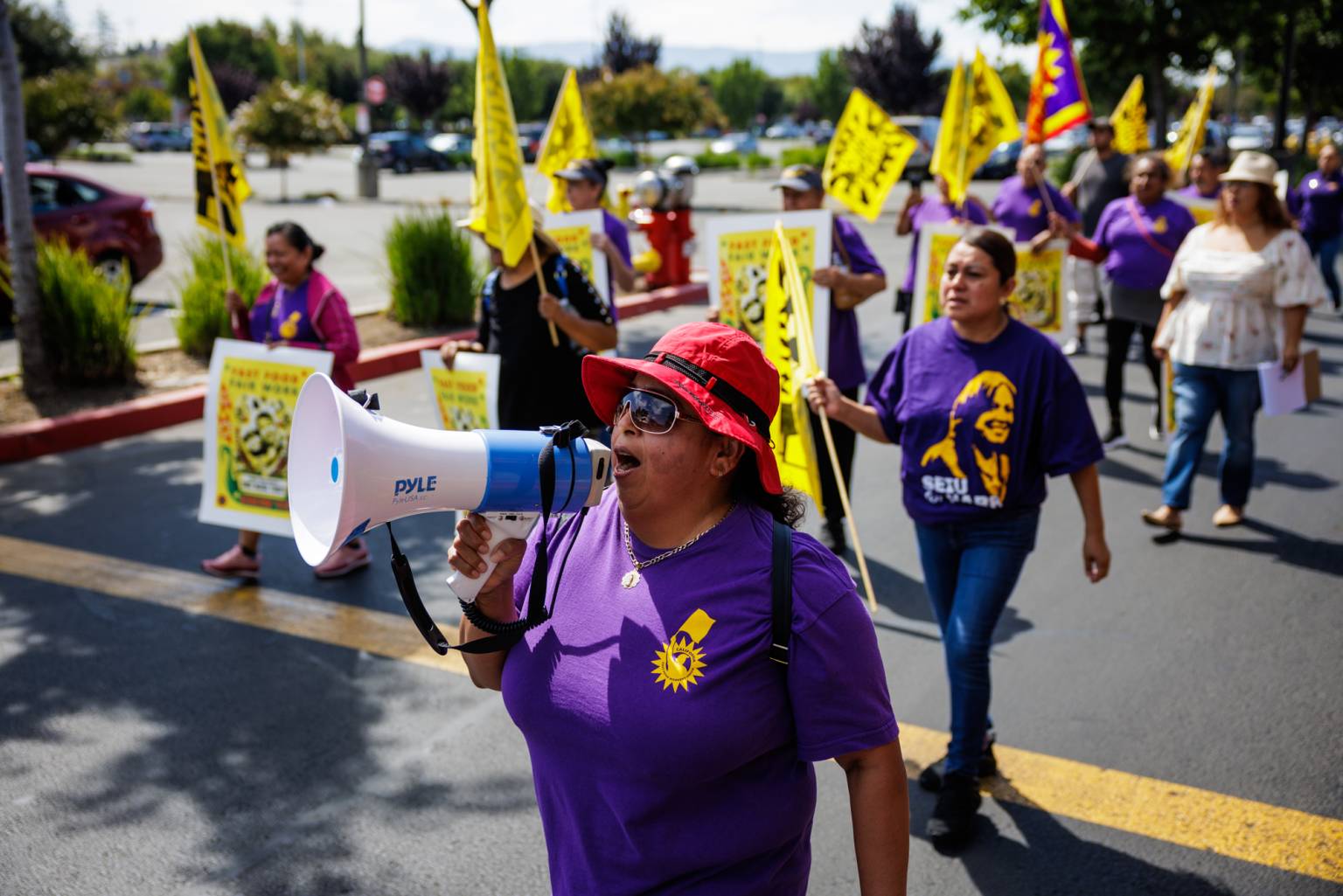 Fast Food Workers Protest Alleged Wage Theft and Poor Work Conditions ...