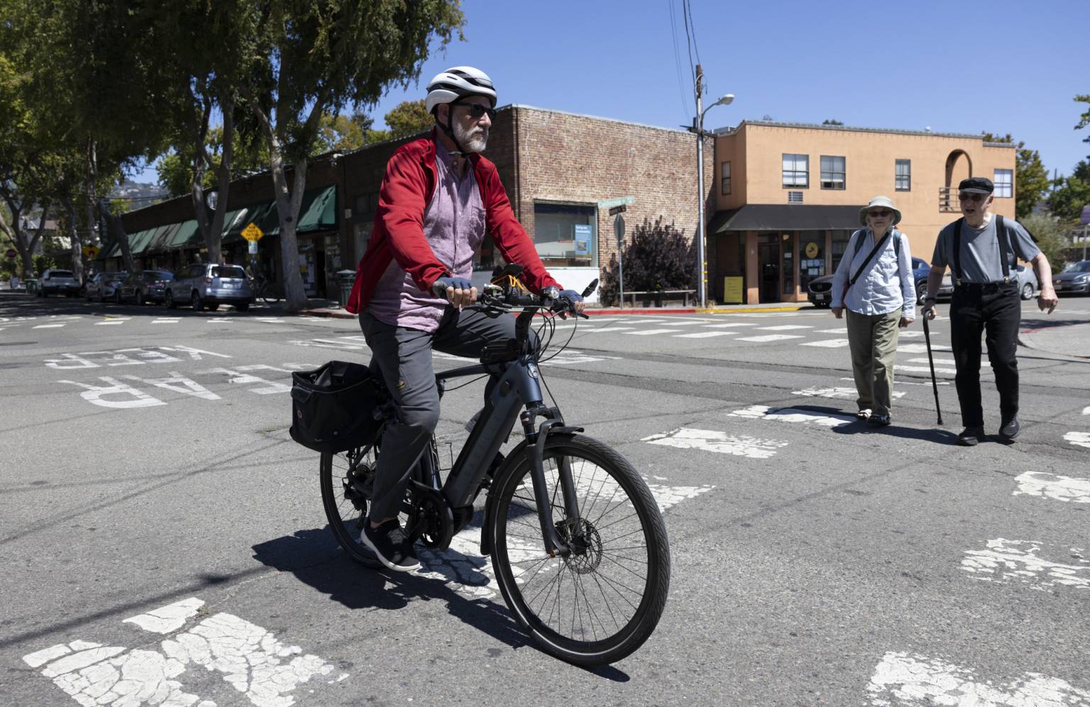 electric bicycles berkeley e-24 Overthrow (Black) and is equipped with 24 rims and 3 tires Berkeley's first electric scooter rentals