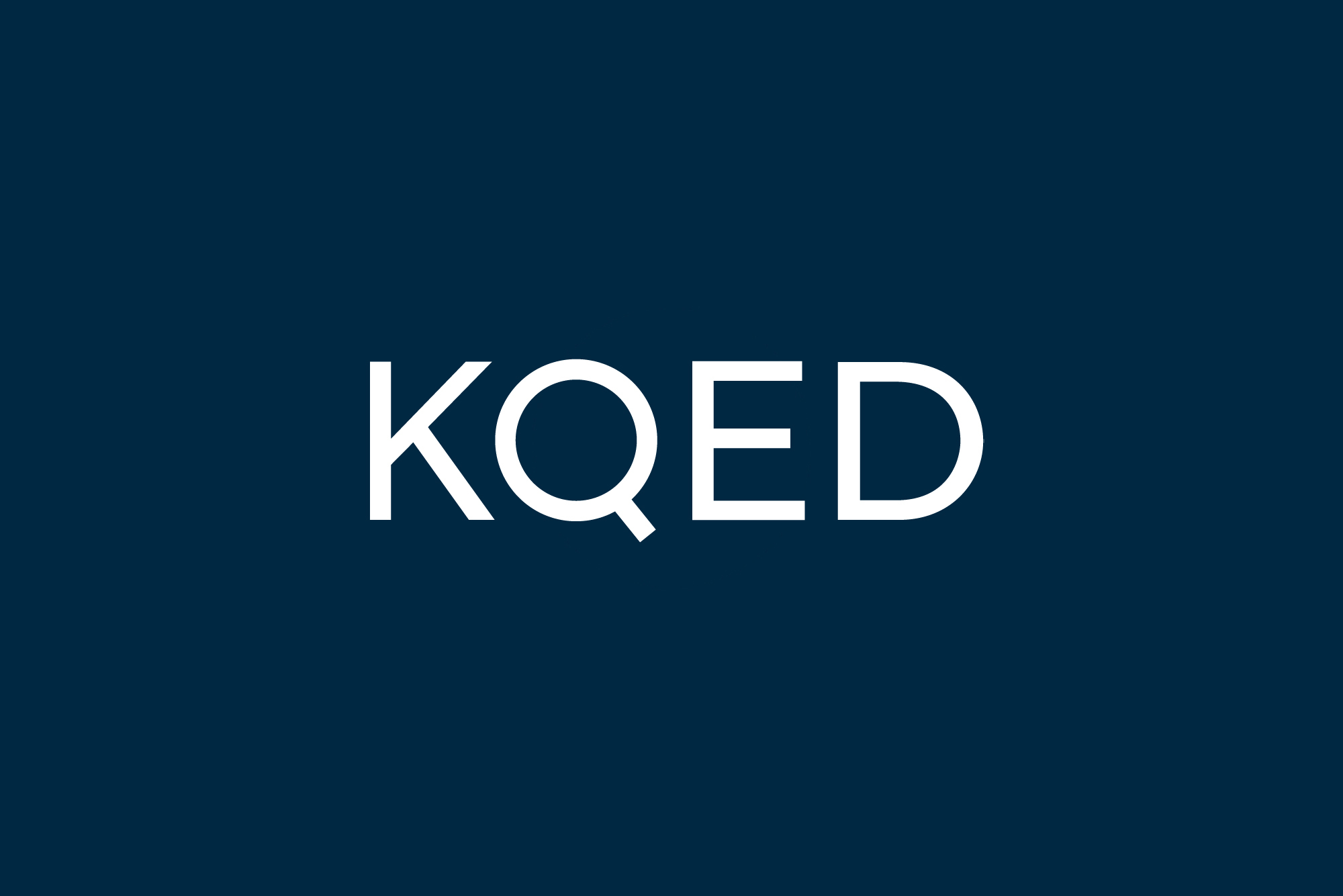 Fire Crews Battle Blaze in Blaze in Oakland-Berkeley Hills