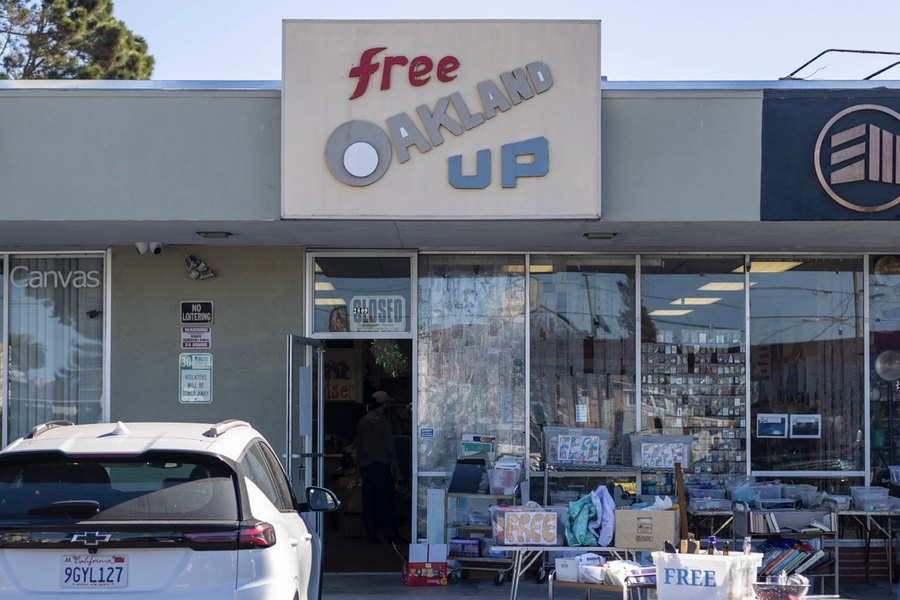 In East Oakland, a Store Where 1 Item Is Always Free