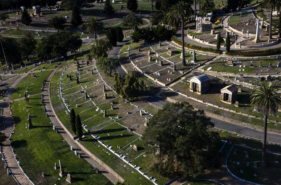 A Park for the Living, Rest for the Dead: The Shared Space of Mountain View Cemetery