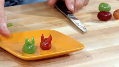 Jacques Pépin Teaches You How To Make Bunny Rabbits Out of Olives and
Grapes