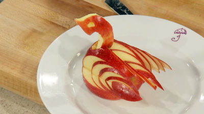 Jacques Pépin Teaches You How To Make An Apple Swan