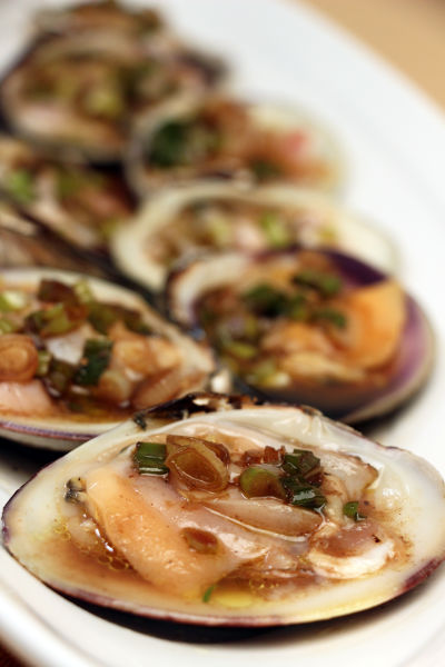 Top Neck Clams with Vinegar and Scallion Sauce