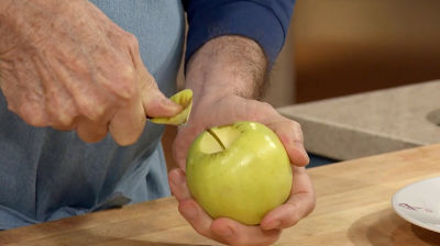 Jacques Pépin Teaches You How to Properly Core an Apple