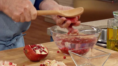 Jacques Pépin Teaches You How To Easily Seed A Pomegranate