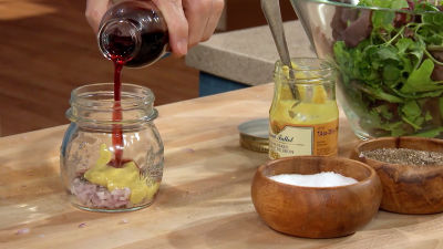 Jacques Pépin Teaches You How to Make Vinaigrette Salad Dressing