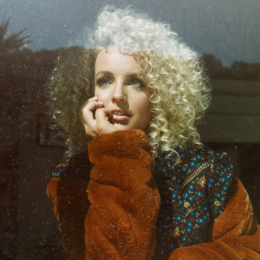 Cam, a country music star, who transitioned from the Bay Area to achieve stardom