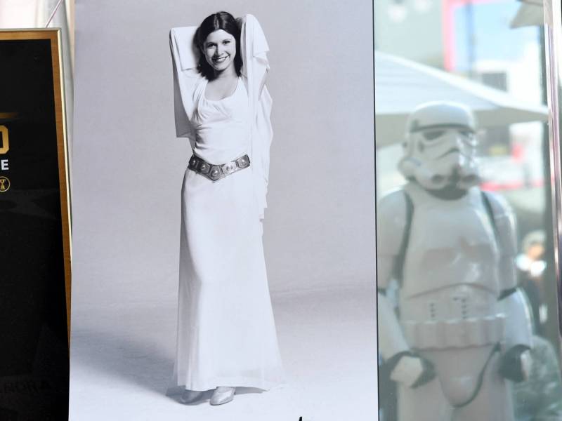 Princess Leia’s White ‘Star Wars’ Gown is Up for Auction KQED(02)