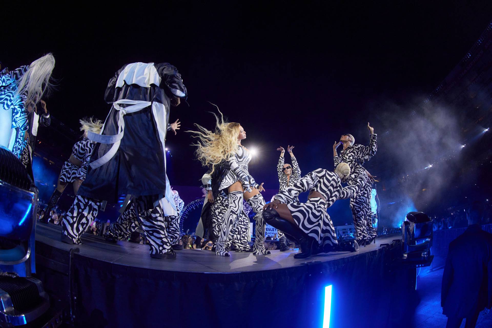 Review: Beyoncé Dazzles at Levi's Stadium With a Sparkling Homage to ...