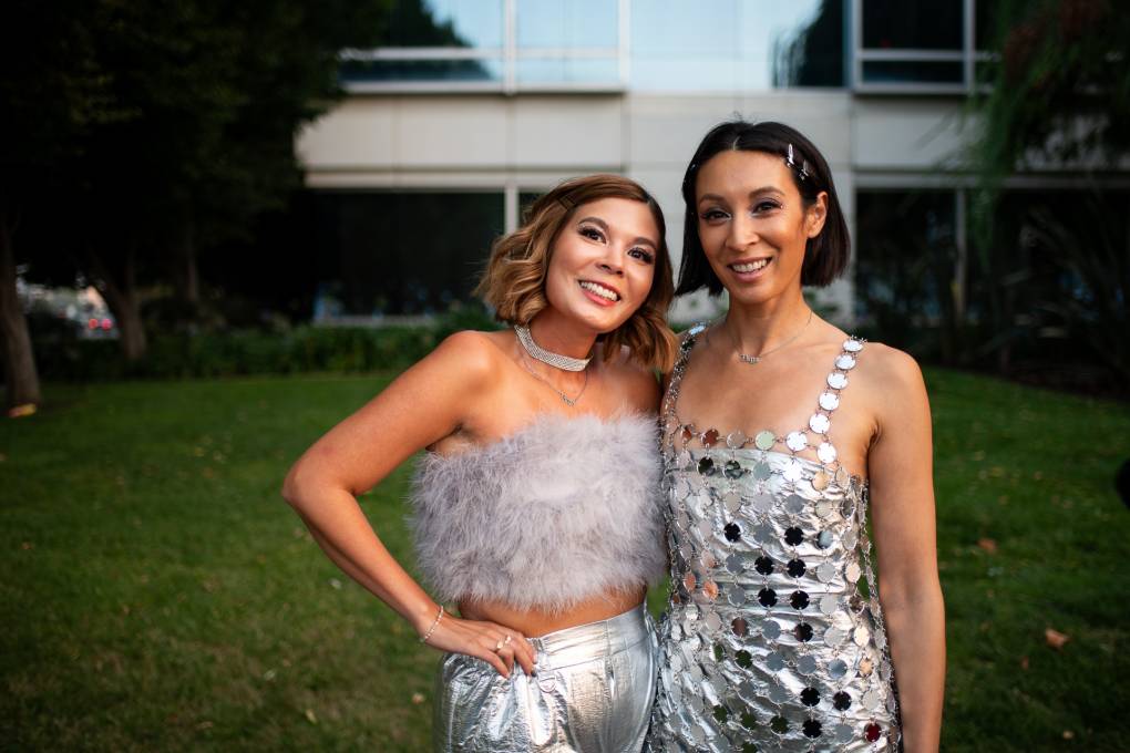 Beyoncé’s Fans at Levi’s Stadium Wear Their Best Silver Fashion | KQED