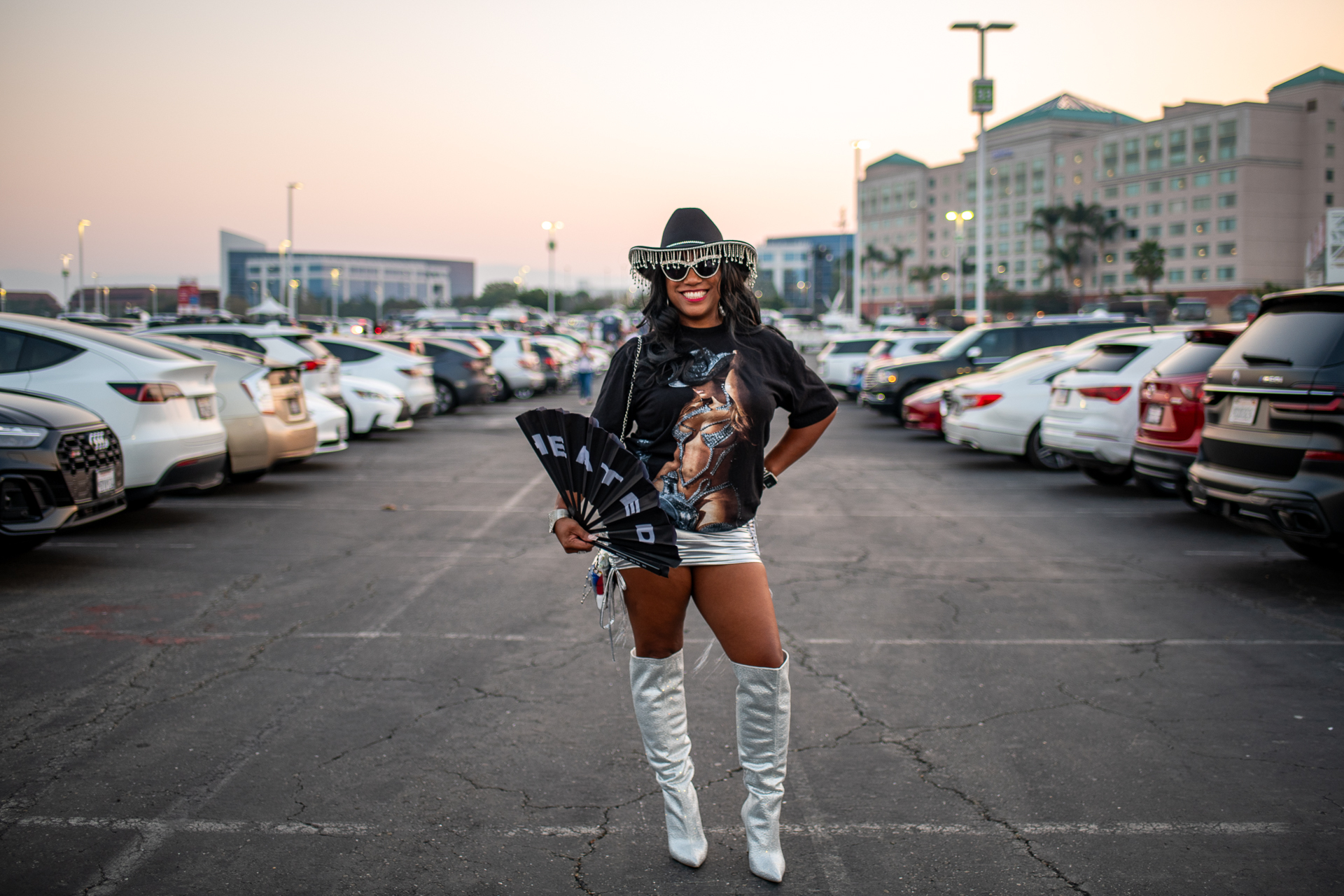 Beyoncé’s Fans at Levi’s Stadium Wear Their Best Silver Fashion | KQED