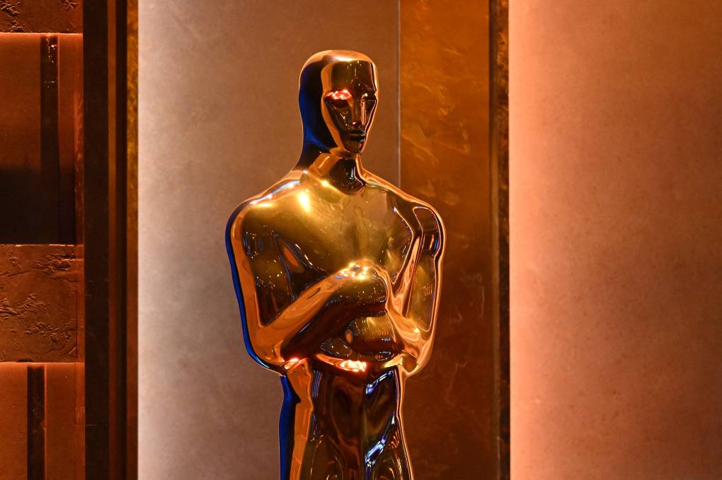 An Oscars statue in close up.