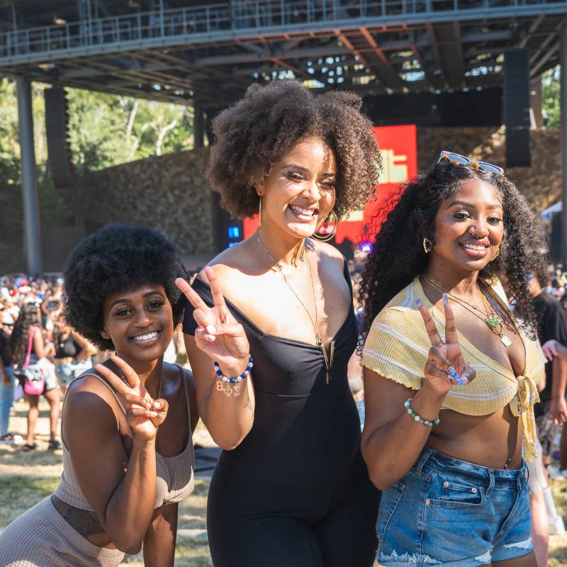 Attendees of Stanford's Blackfest 2022 pose for a photo. 