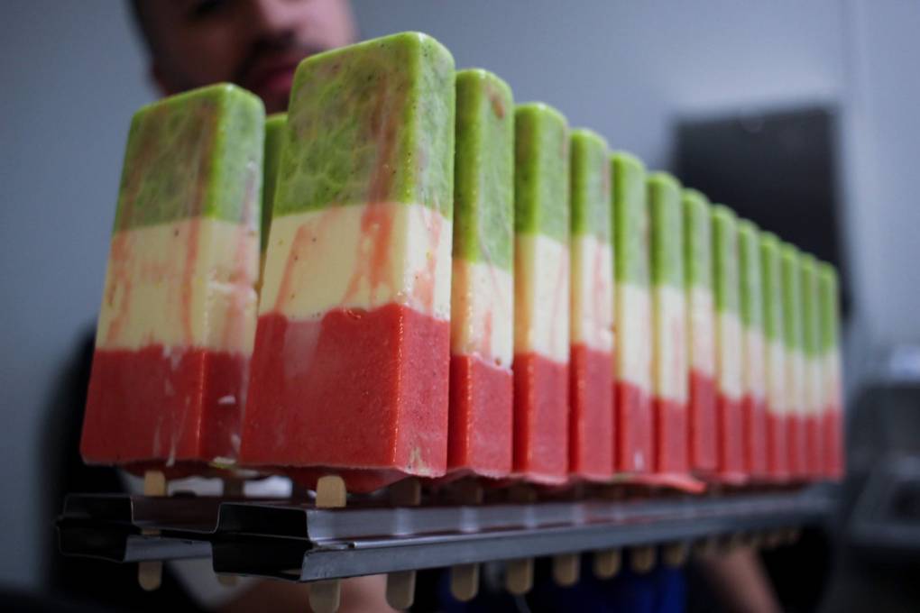 A batch of paletas featuring the green, white and red tricolor pattern of the Mexican flag.