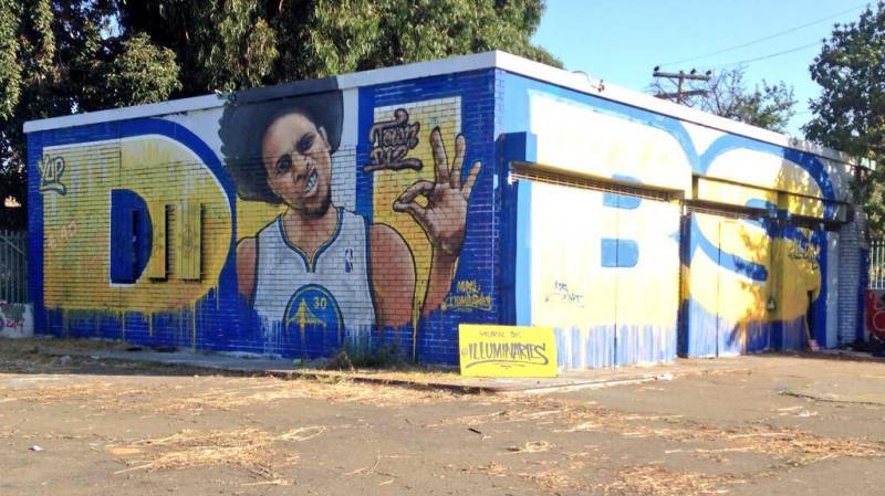 Thizz Face Steph Curry, painted in 2015 on 27th Street and Northgate Avenue in Oakland by The Illuminaries (the mural is no longer standing). 