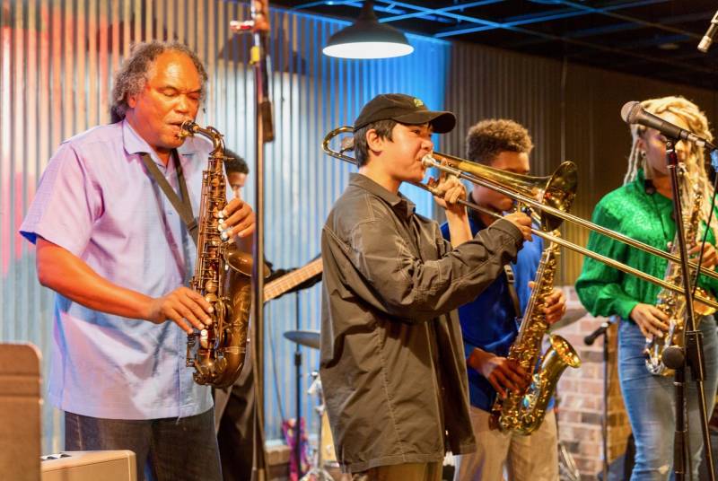 Oaktown Jazz Workshops' Lead Instructor, Richard Howell and students.