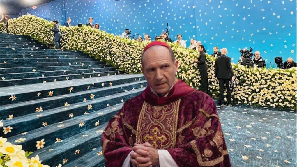 Actor Ralph Fiennes in cardinal garb photoshopped onto the Met Gala carpet
