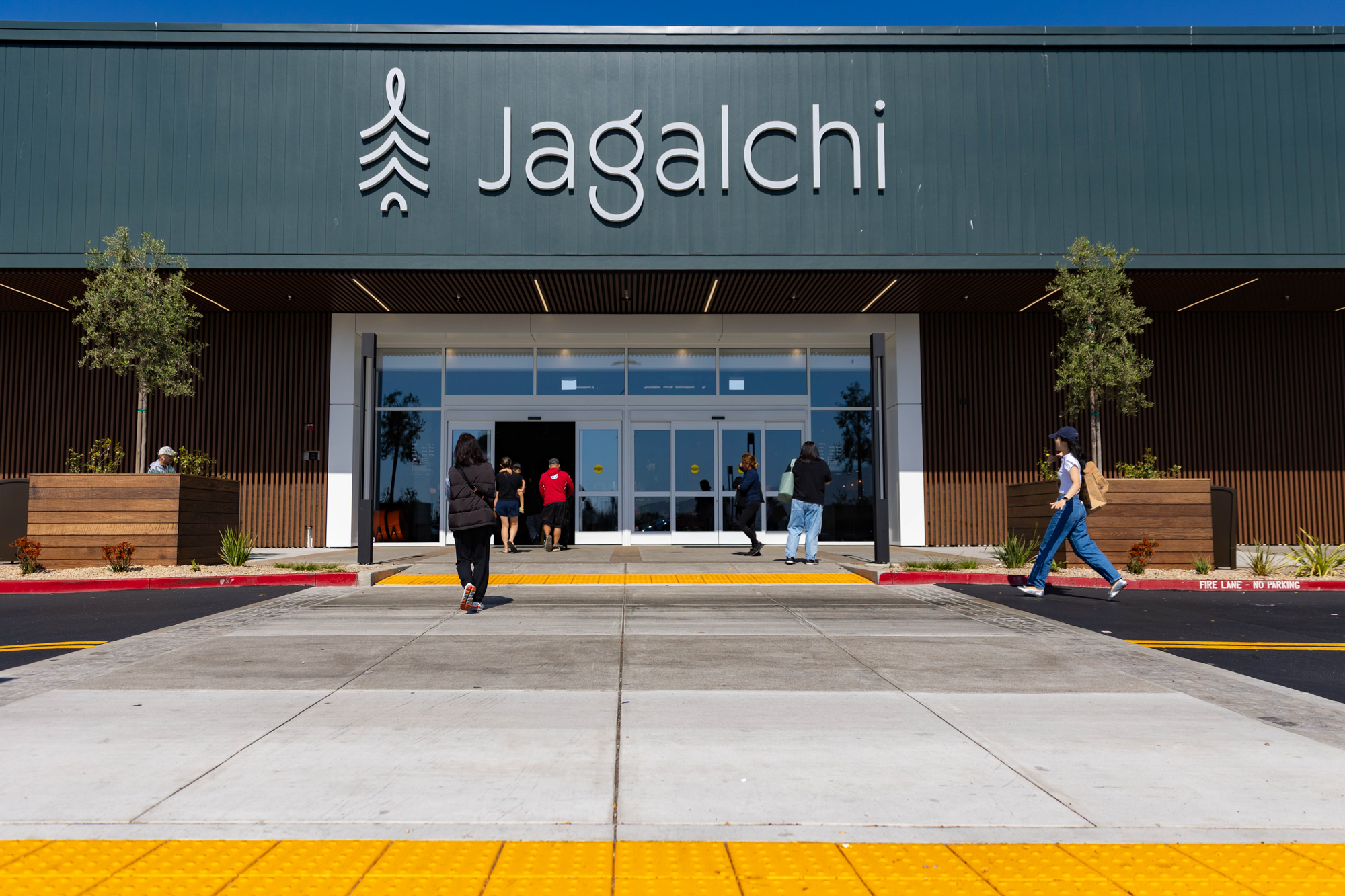 Entrance to a fancy new Korean grocery store. The sign reads, "Jagalchi."