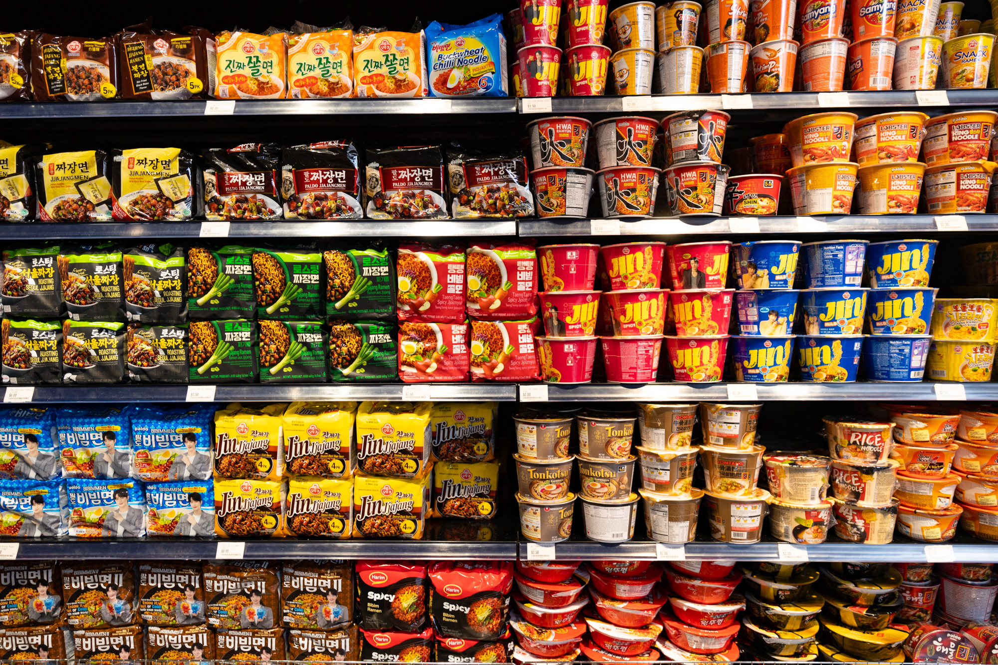 Grocery store shelves full of different varieties of instant ramen.