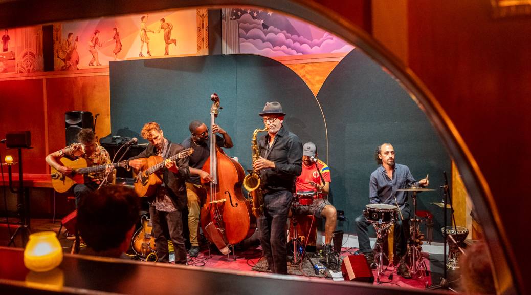 JAZZ CLUB Clubhouse Special 55度 The Deluxe Brings Jazz Back to San Francisco's Haight Street | KQED