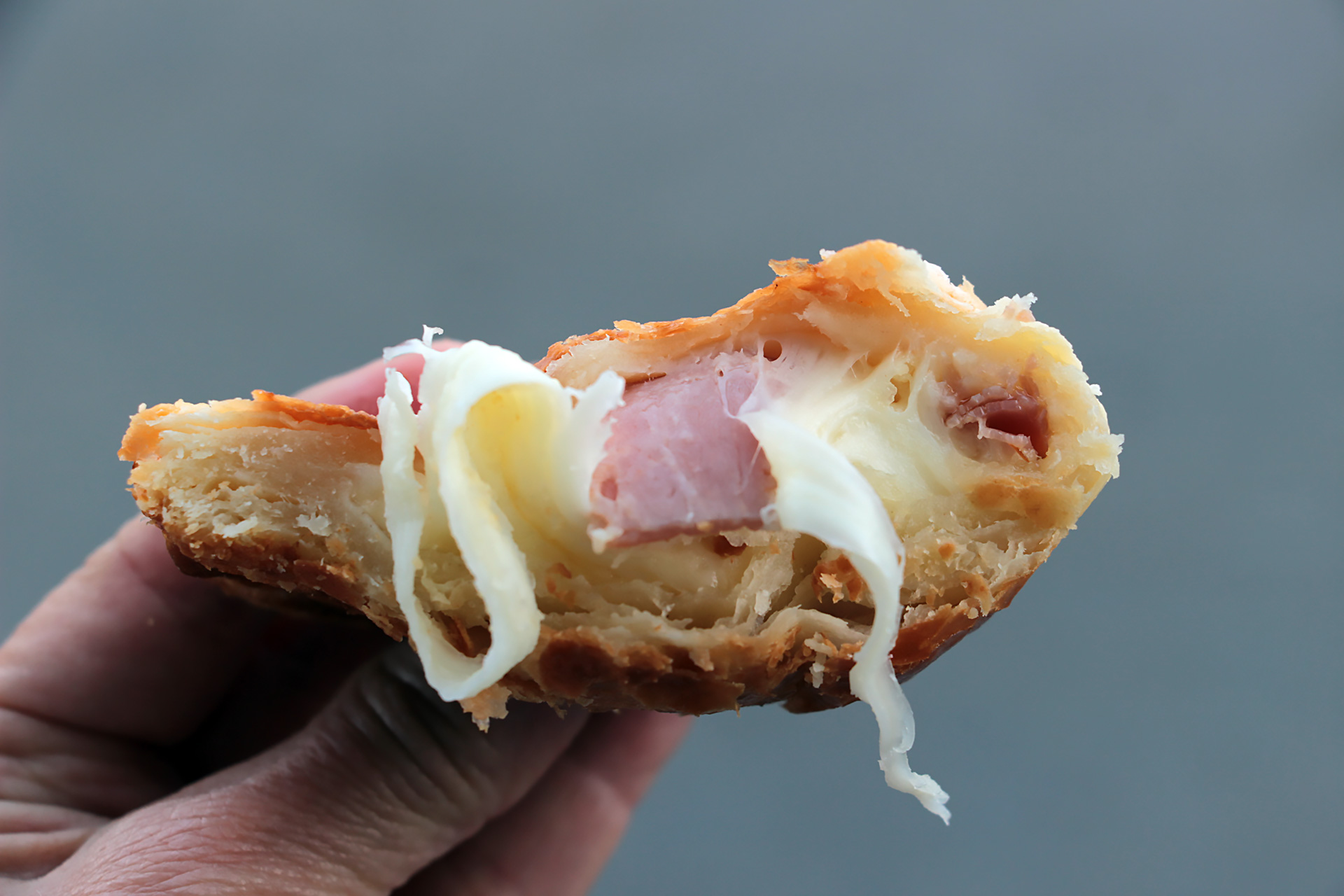 Jamón y queso empanada interior