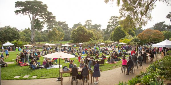 Crowd gathers for Flower Piano at the San Francisco Botanical Garden