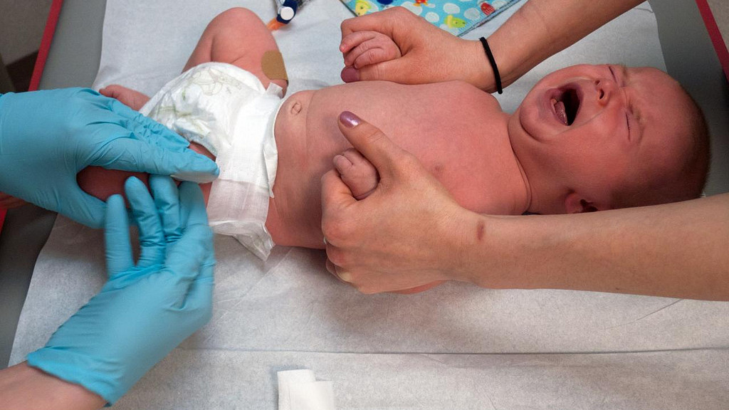 Baby cries after receiving a vaccine. (Dan Hatton: Flickr)