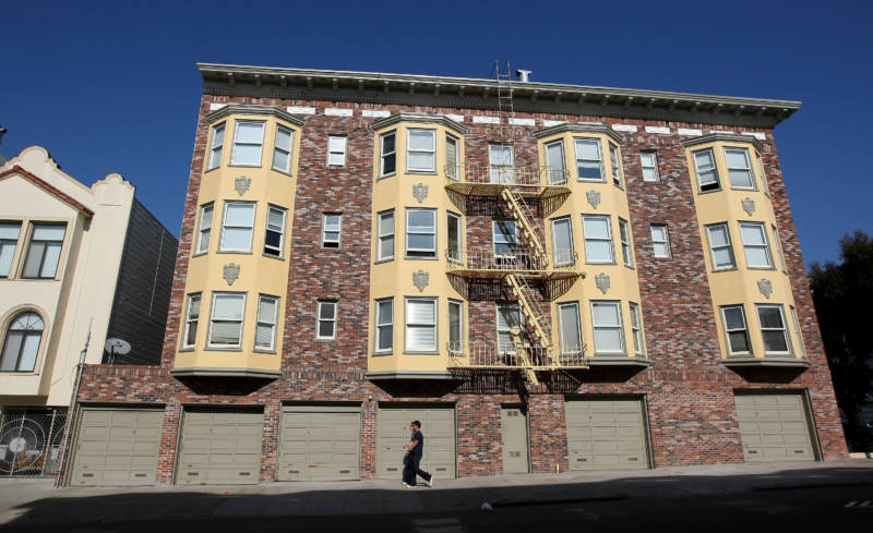 A picture of a soft-story building in San Francisco.